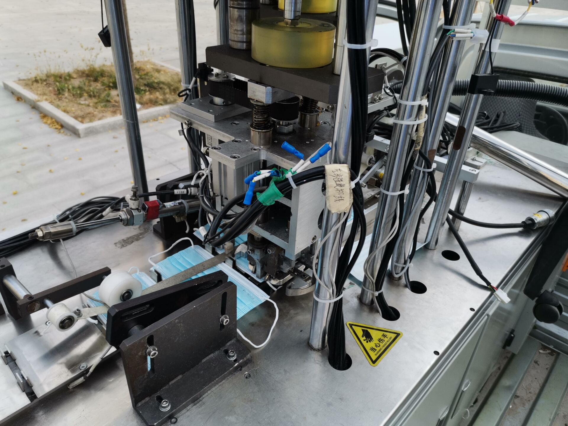 машина для изготовления масок для взрослых 1 + 2 (4)