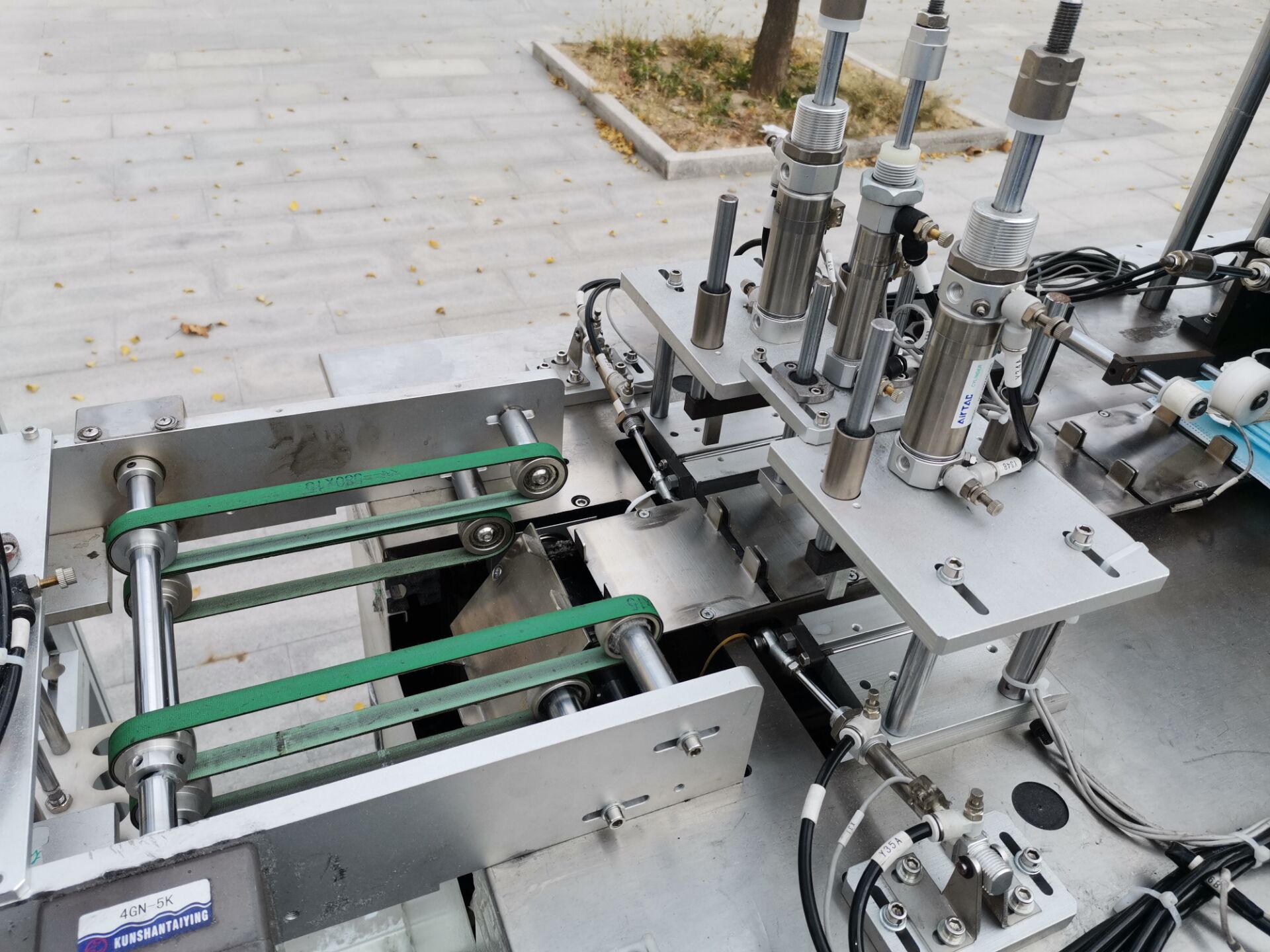 машина для изготовления масок для взрослых 1 + 2 (3)