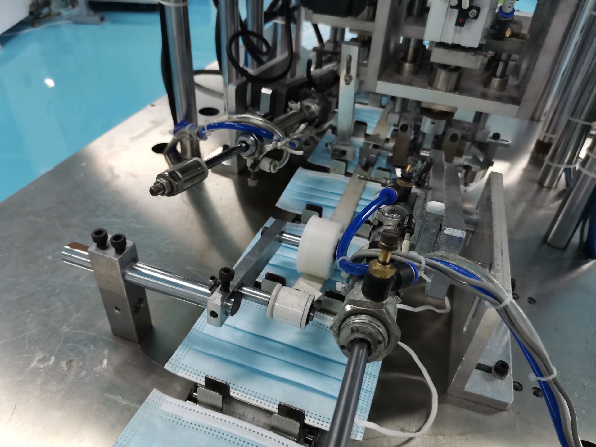 машина для изготовления масок для лица (2)